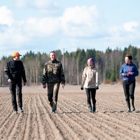 Viljelijän matkassa keväästä syksyyn