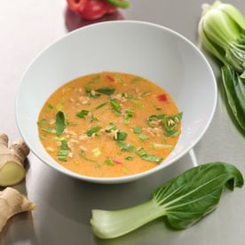 Itämainen kookos-curry-kasviskeitto