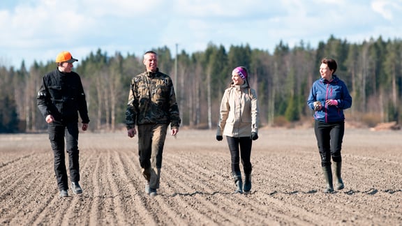 Viljelijän matkassa keväästä syksyyn