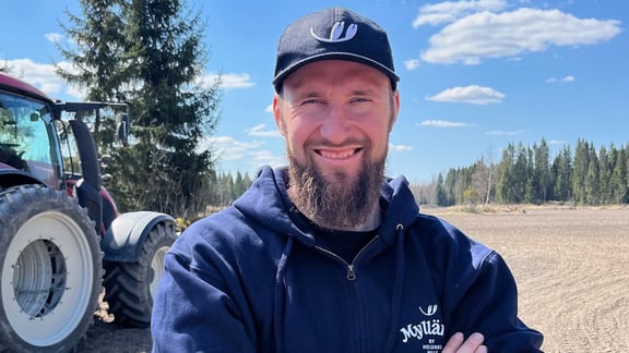 Modernin maajussin pelloilla vuorottelevat puhdaskaura ja kukkivat lajikkeet