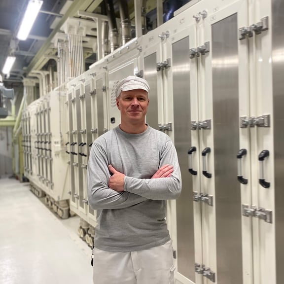 Martti Loikkanen and new sifter cabinets.