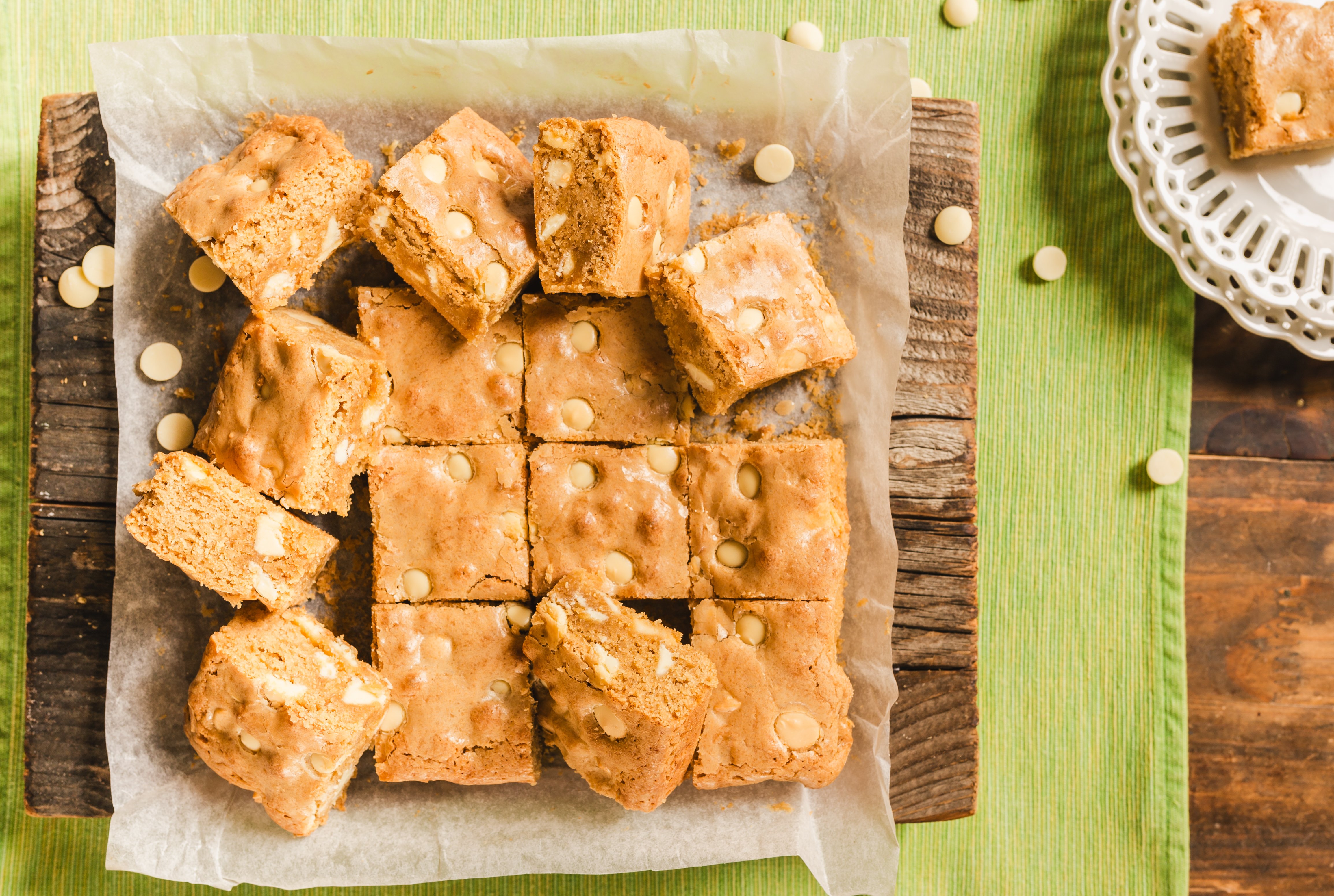 Gluteeniton Valkosuklaa Blondies